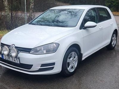 Vit Begagnad 2012 VW Golf VII Halvkombi | 52 900 kr (Marknadspris)