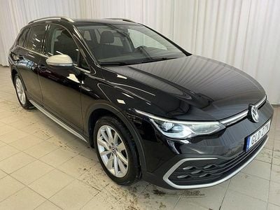 Svart Begagnad 2021 VW Golf VIII Kombi | 339 000 kr (Marknadspris)