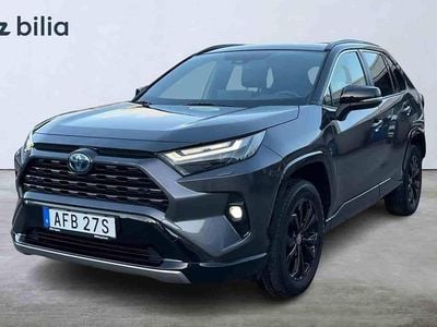 Grå Begagnad 2023 Toyota RAV4 Hybrid Style SUV | 399 900 kr (Marknadspris)