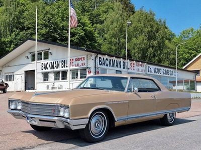 Guldmetallic Begagnad 1966 Buick Electra 225 Sportkupé | 229 000 kr