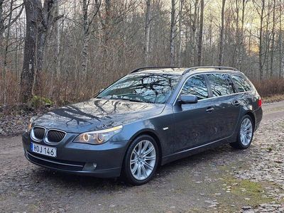 Grå Begagnad 2008 BMW 523 Kombi | 64 900 kr (Marknadspris)