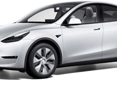 begagnad Tesla Model Y Long Range AWD v-hjul drag leasbar vit interiör