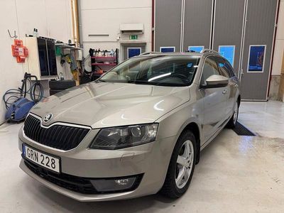 Begagnad Skoda Octavia Style 150 HK (110 kW) 2016 Brun Kombi