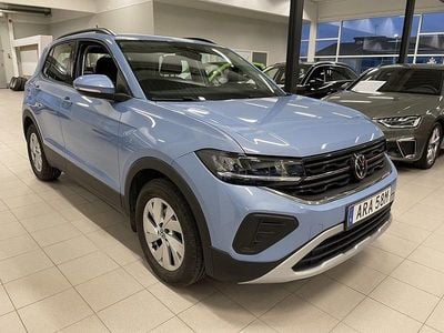 Ljusblå (clear blue metallic) Begagnad 2024 VW T-Cross Life SUV | 209 000 kr (Bra pris)