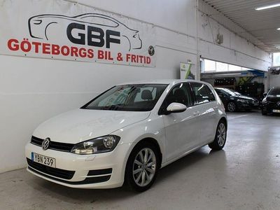 Vit Begagnad 2016 VW Golf VII Halvkombi | 84 900 kr (Marknadspris)