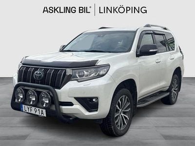Vit Begagnad 2022 Toyota Land Cruiser Premium SUV | 785 000 kr (Marknadspris)