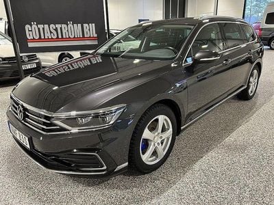 Mörkgrå Begagnad 2020 VW Passat GTE Kombi | 238 000 kr (Marknadspris)