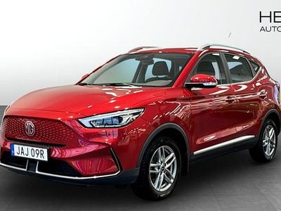 Röd Begagnad 2022 MG ZS Comfort Halvkombi | 239 900 kr (Marknadspris)