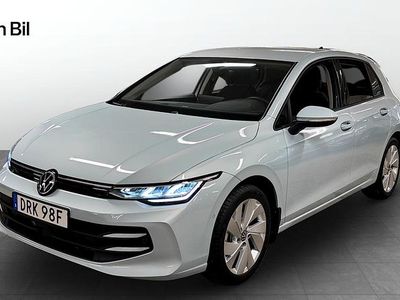 Crystal ice blue metallic Begagnad 2024 VW Golf VIII Edition Halvkombi | 319 800 kr (Marknadspris)