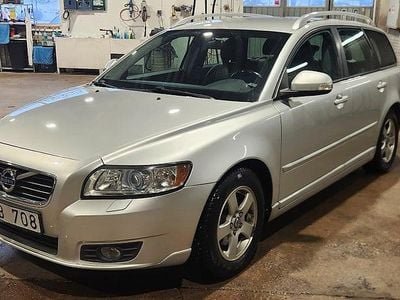 Begagnad Volvo V50 Momentum 116 HK (85 kW) 2011 Ljusgrå Kombi