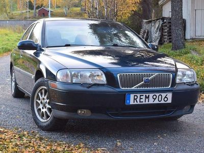Begagnad Volvo S80 140 HK (102 kW) 2000 Mörkblå (blå) Sedan