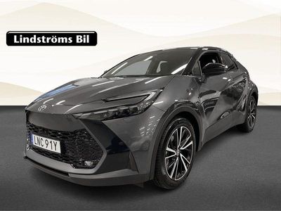 Grå Begagnad 2025 Toyota C-HR Executive SUV | 449 900 kr (Marknadspris)