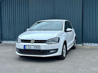 Vit Begagnad 2010 VW Polo Comfortline Halvkombi | 108 000 kr (Lite dyr)