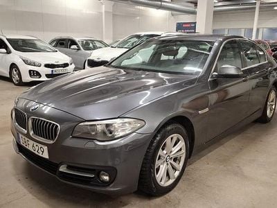 Grå Begagnad 2017 BMW 520 Sedan | 139 999 kr (Marknadspris)