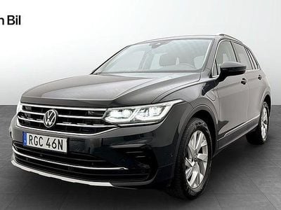 Grå Begagnad 2023 VW Tiguan Elegance SUV | 369 900 kr (Marknadspris)