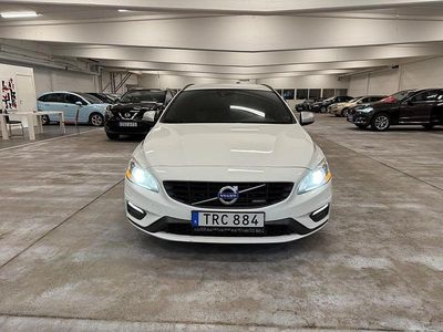 Vit Begagnad 2014 Volvo V60 R-Design Kombi | 139 900 kr (Marknadspris)