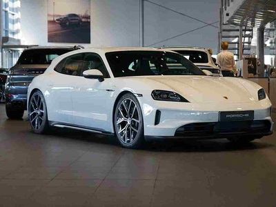 Vit Begagnad 2025 Porsche Taycan Sport Turismo Sedan | 949 000 kr (Lite dyr)