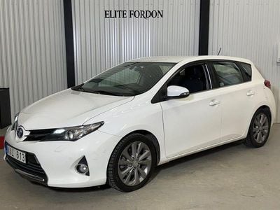 Begagnad Toyota Auris Hybrid Executive 136 HK (100 kW) 2013 Vit