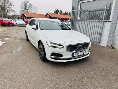 Begagnad Volvo V90 Core 350 HK (257 kW) 2023 Vit metallic Kombi