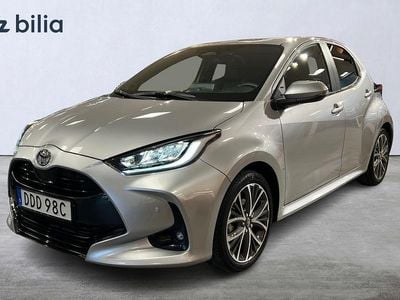 Silver Begagnad 2024 Toyota Yaris Hybrid Style Halvkombi | 293 000 kr (Marknadspris)