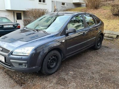 begagnad Ford Focus 1.8 5d Dragkrok 2006, Halvkombi