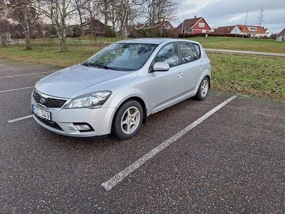 Begagnad Kia Ceed 115 HK (84 kW) 2010 Halvkombi