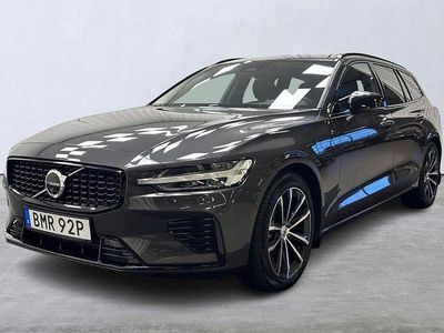 Grå Begagnad 2025 Volvo V60 Plus Kombi | 479 900 kr (Marknadspris)