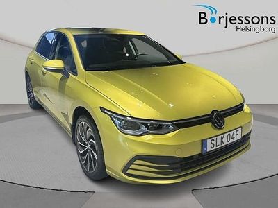 Gul Begagnad 2024 VW Golf VIII Halvkombi | 309 900 kr (Marknadspris)
