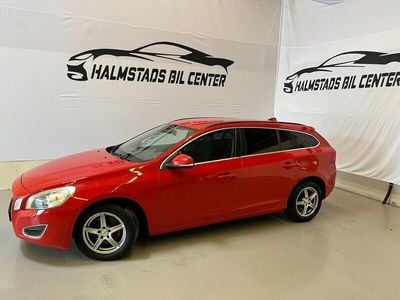 Begagnad Volvo V60 Momentum 164 HK (120 kW) 2012 Röd Kombi