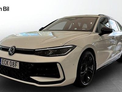 Vit Begagnad 2024 VW Passat R-line Kombi | 439 500 kr (Dyr)