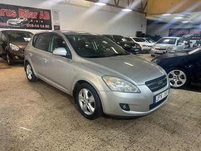 Begagnad Kia Ceed 116 HK (85 kW) 2009 Silver Halvkombi