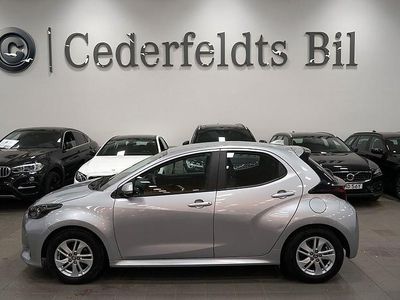 Silver Begagnad 2022 Toyota Yaris Hybrid Active Halvkombi | 169 900 kr (Marknadspris)