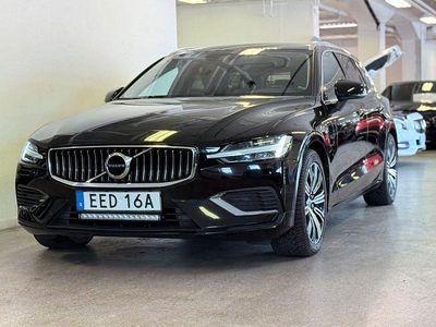Svart Begagnad 2022 Volvo V60 Kombi | 269 900 kr (Marknadspris)