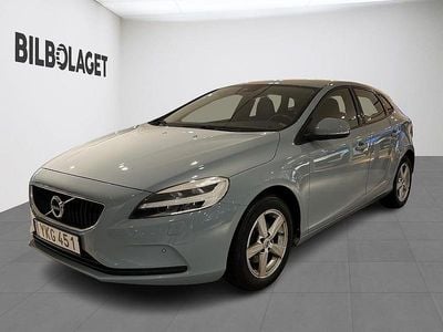 Blå Begagnad 2017 Volvo V40 Business Edition Halvkombi | 134 800 kr (Marknadspris)