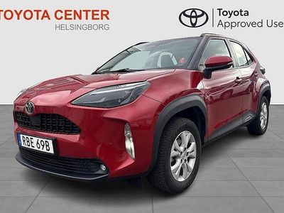 Röd Begagnad 2024 Toyota Yaris Cross Active SUV | 279 900 kr (Marknadspris)