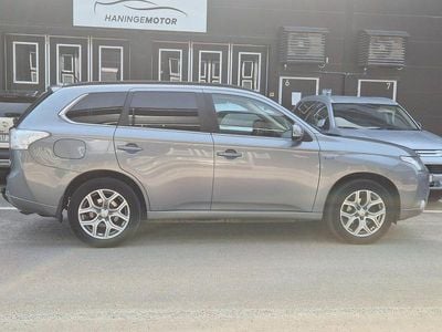 Grå Begagnad 2014 Mitsubishi Outlander SUV | 129 900 kr