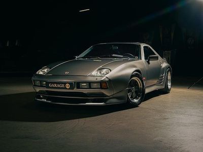 Grå Begagnad 1984 Porsche 928 Sportkupé | 469 928 kr