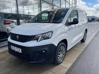 Vit Begagnad 2023 Peugeot Partner Minibuss | 299 900 kr