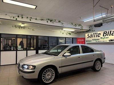 Ljusgrå Begagnad 2002 Volvo S60 Sedan | 69 900 kr (Dyr)