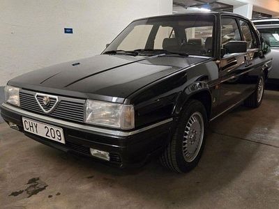 Begagnad Alfa Romeo 90 156 HK (114 kW) 1987 Svartmetalic Sedan