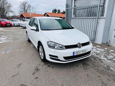 Vit Begagnad 2016 VW Golf VII Halvkombi | 109 900 kr (Marknadspris)