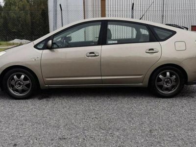 begagnad Toyota Prius 1.5 VVT-i + 3CM CVT Euro 4