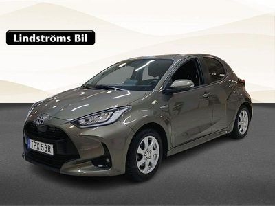 Grön Begagnad 2021 Toyota Yaris Hybrid Active Halvkombi | 199 000 kr (Lite dyr)