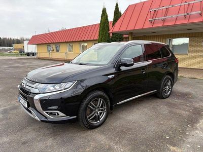 Svart Begagnad 2019 Mitsubishi Outlander SUV | 189 900 kr (Marknadspris)
