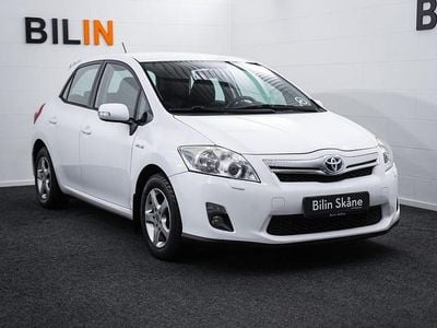 Begagnad Toyota Auris Hybrid Plus 136 HK (100 kW) 2011 Vit Halvkombi