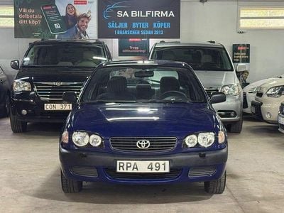 Mörkblå Begagnad 2000 Toyota Corolla Halvkombi | 29 900 kr (Marknadspris)