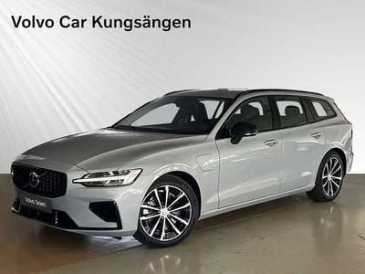 Grå Begagnad 2024 Volvo V60 Plus Kombi | 439 900 kr (Marknadspris)