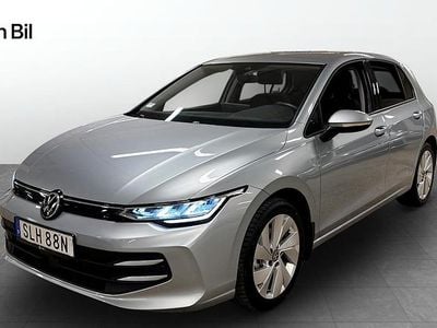 Silver Begagnad 2024 VW Golf VIII Edition Halvkombi | 299 800 kr (Bra pris)