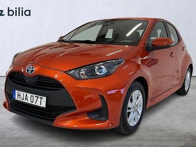 Orange Begagnad 2022 Toyota Yaris Hybrid Active Halvkombi | 214 900 kr (Marknadspris)