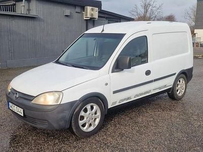 Begagnad Opel Combo 100 HK (73 kW) 2005 Vit Minibuss